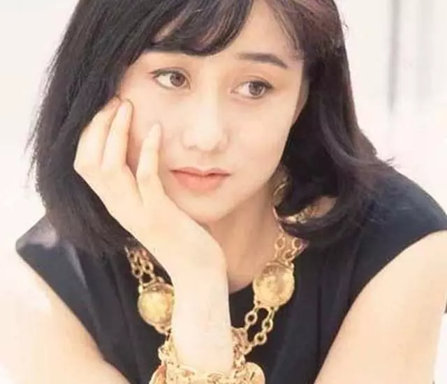 李連傑曝兩女兒近照,身材高挑,比媽媽利智還美