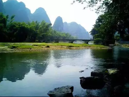 做人,水深不語,人穩不言;心有多大,快樂就有多少