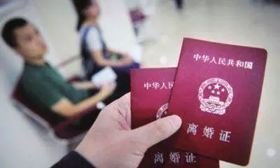 父親去世後,繼母趕我出門,2年後再見到她,我淚流滿面