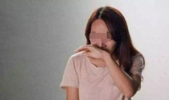 父親去世後,繼母趕我出門,2年後再見到她,我淚流滿面