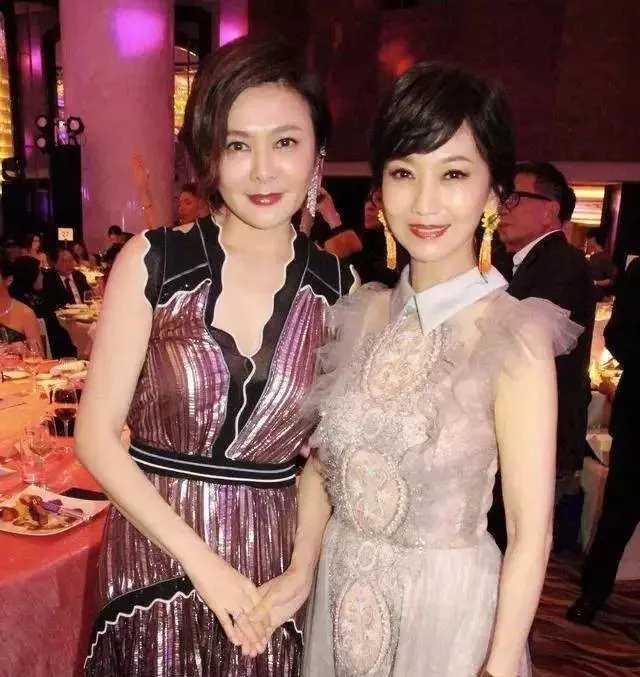 你永遠不會知道迪麗熱巴有多美,除非她跟別人同框的時候