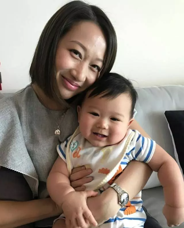 胡杏兒曬澳門旅行照,並吐槽兒子太重,自己的腰都快斷了