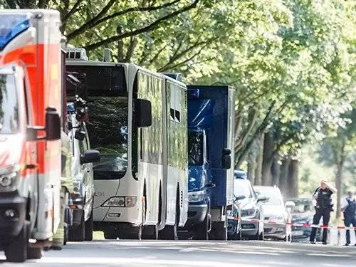 男子巴士上持刀刺人9傷