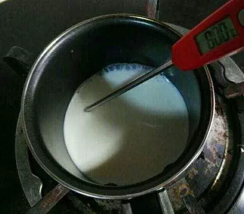 老婆做的蒸蛋糕,不用烤箱不用電飯煲,可媲美輕芝士蛋糕,製作簡單,新手必學。