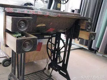 婆婆去世把房子給了愛佔便宜的大嫂,只給我一台破舊的縫紉機,打開後我淚流滿面