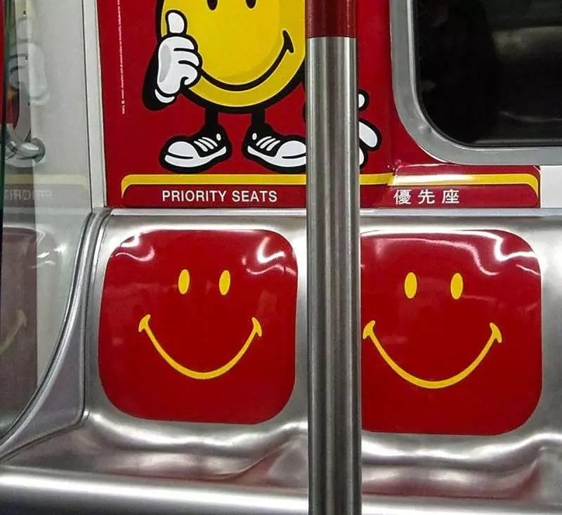 港孕婦坐港鐵關愛座被內地人質疑是扮大肚 委屈站起 導致大量出血,胎盤失救