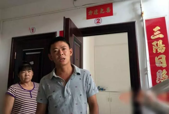 離奇買新屋裝修入住,住了20天,女子找上門:你住的是我家,你家在對面
