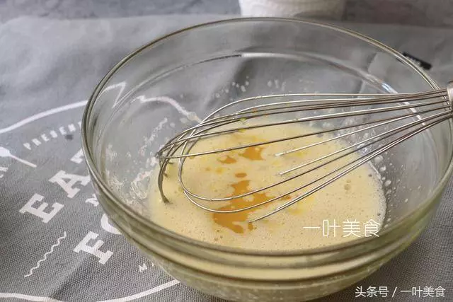 最簡單的蛋糕,材料一拌就好,外酥內軟,孩子說好好吃