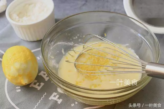 最簡單的蛋糕,材料一拌就好,外酥內軟,孩子說好好吃