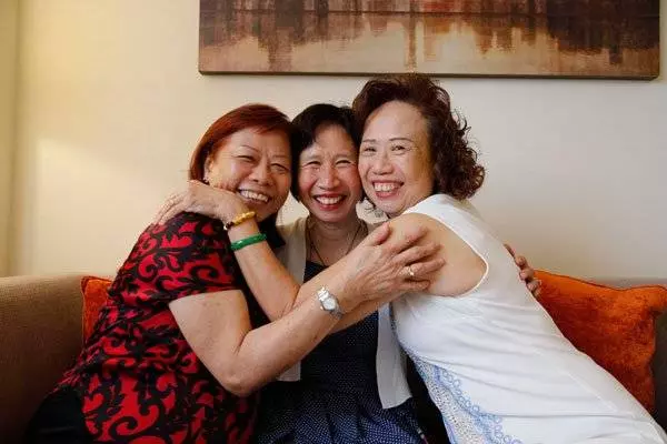 分離50年 姐妹三人終於重逢