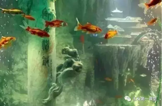 138噸玉石做的魚缸,不時發出奇幻光芒,至今專家們沒有估出這件作品的價格 -