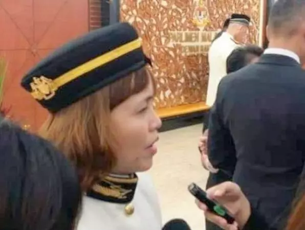 網民發現宋谷倒轉戴 張念群面子書公開道歉