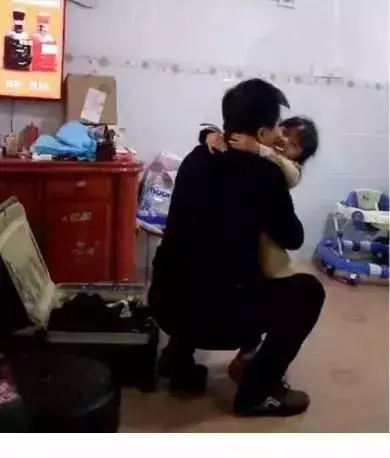 「孩子,放下工作養不起你,拿起工作陪不了你。」其實,你所有的不容易,孩子都懂