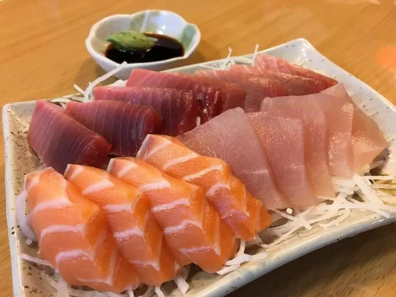 婦人突然「癱瘓」排尿也困難,切開脊椎發現「一大堆蟲」嚇壞醫生!