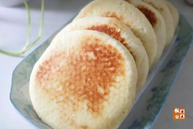 1碗麵粉,2個雞蛋,不用一滴油,做出香甜鬆軟麵包餅,放涼不會硬