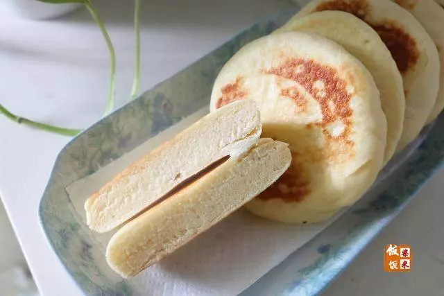 1碗麵粉,2個雞蛋,不用一滴油,做出香甜鬆軟麵包餅,放涼不會硬