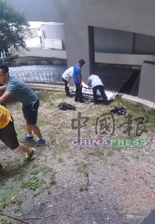 將迎來36歲的壽星女教師,患憂鬱症後因未能接受工作繁多壓力,今日竟在購物中心跳樓自殺,天倫夢碎