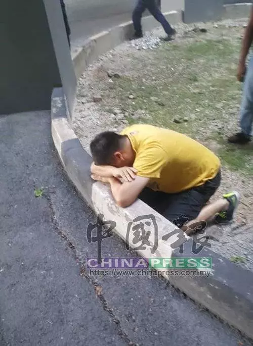 將迎來36歲的壽星女教師,患憂鬱症後因未能接受工作繁多壓力,今日竟在購物中心跳樓自殺,天倫夢碎
