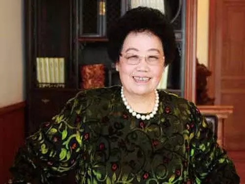 身家數百億 女首富卻每日只花RM6