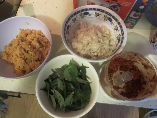 輕鬆製做甘香醬,讓你煮出美味菜肴 用甘香煮的蝦/雞/蘇東/啦啦( 食譜 ) 非常美味,而且下飯