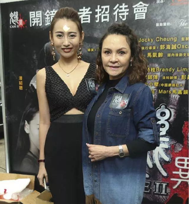 60歲張柏芝混血母親近照,顏值比女兒還高,情路也比張柏芝更坎坷