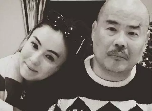 60歲張柏芝混血母親近照,顏值比女兒還高,情路也比張柏芝更坎坷
