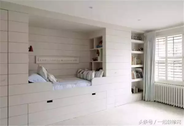 在衣櫃上掏個洞,就能多出一個房間?這操作太6了……