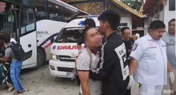 5歲中國男童在泰國寺廟內被大巴司機倒車碾死,父母痛哭不止