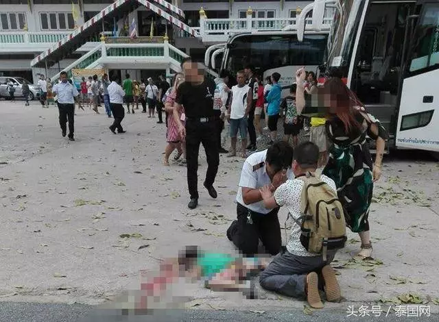 5歲中國男童在泰國寺廟內被大巴司機倒車碾死,父母痛哭不止