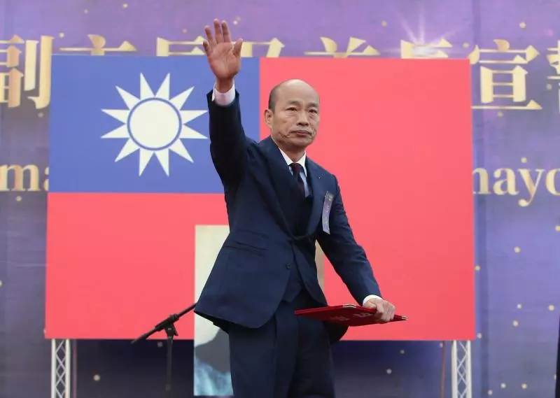 比跨年還狂!高雄市長就職「國瑜夜市湧進萬人」超時不收攤 主辦氣得斷電「下一秒讓大家看傻」