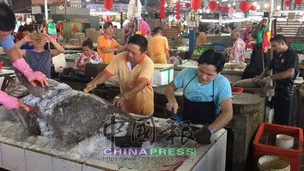 捕獲200公斤龍躉 1萬令吉賣出