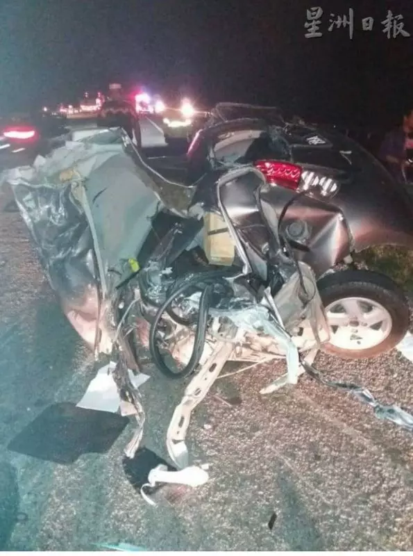 東海岸大道死亡車禍 4車連環撞2死3傷