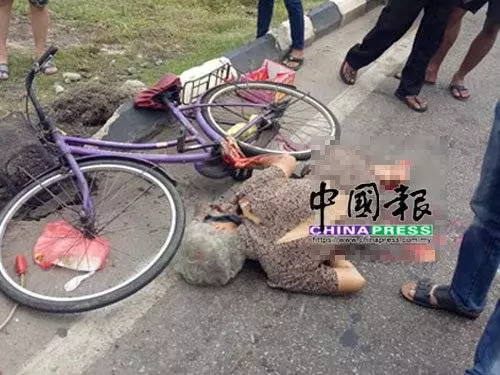 騎腳車老婦被羅厘勾到跌倒無法起身,羅厘司機對其他司機鳴笛警示毫無反應而繼續行駛,導致老婦手腳慘遭羅厘輾過