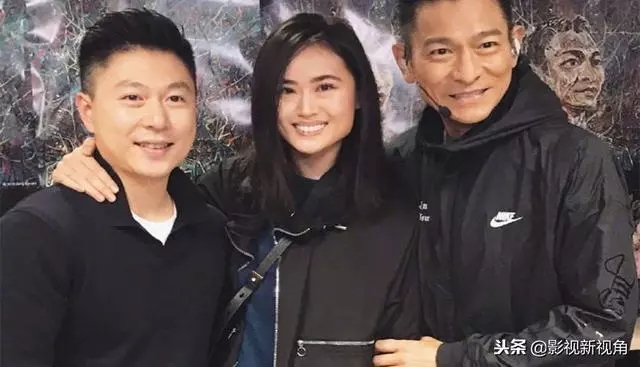 六場演唱會,六位女明星合影,劉德華拍照時手怎麼放很講究!