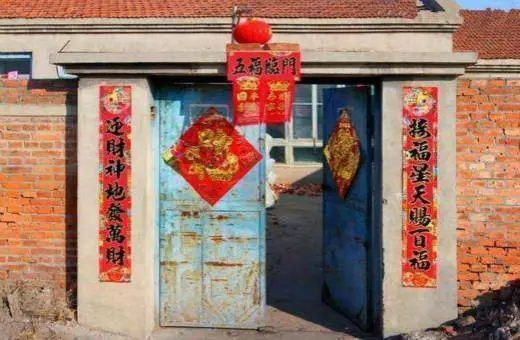 男友患病去世,姑娘堅持生下孩子,2年後家裡來一人,姑娘淚目