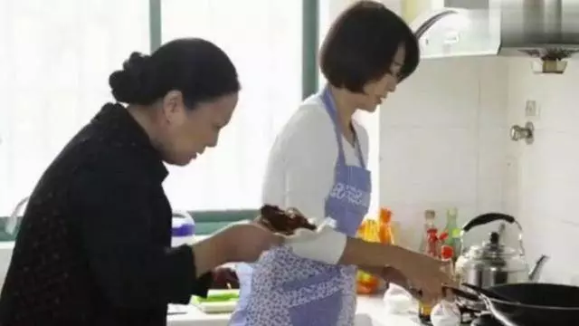 結婚後我領養個孩子,長大後越看越像妻子,鑑定後我倆愣住了