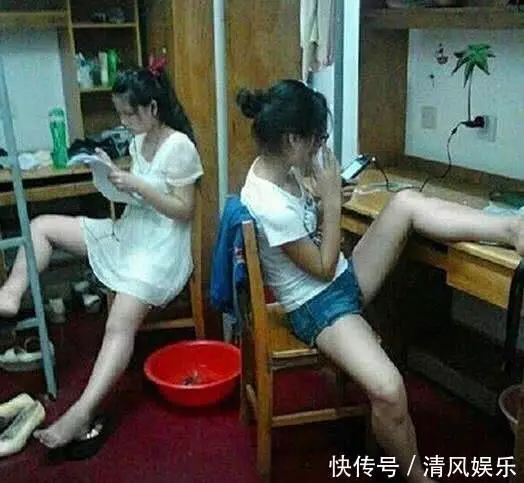妹子妳當街整理自己的短裙,看錯的人還以為妳要幹什麼 -
