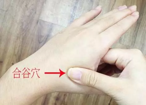 胃氣上逆老打嗝?4個小錦囊緩解胃脹氣馬上止嗝