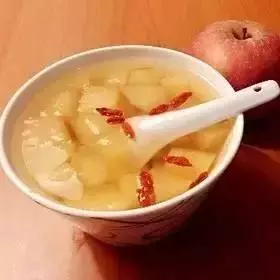 蘋果生吃就白吃了!蘋果煮熟吃,一個月後身體會有可喜的變化,還能有效排出腸胃毒素