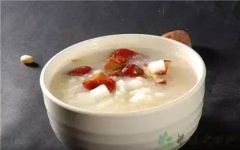 蘋果生吃就白吃了!蘋果煮熟吃,一個月後身體會有可喜的變化,還能有效排出腸胃毒素