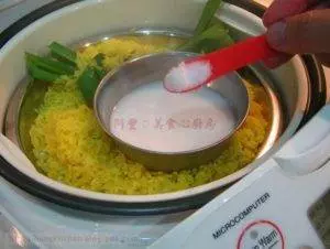 黃姜飯的做法,一步一步教你做出來!在家也吃得到香噴噴的黃姜飯,簡單哦!