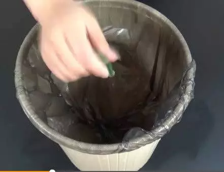 把2滴風油精抹在腋下,終於知道是幹什麼了,會讓我受用一輩子