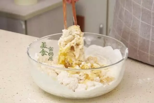 小麵包這樣做,不用烤箱不加一滴水,用平底鍋做出來好吃又好看!