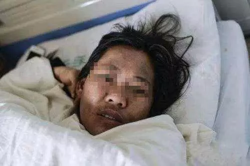 妻子癱瘓,可每天襪子總是很髒,丈夫覺得奇怪,暗地調查後,渾身顫抖難以平靜