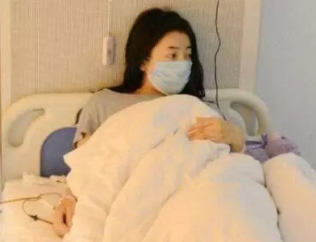 妻子癱瘓,可每天襪子總是很髒,丈夫覺得奇怪,暗地調查後,渾身顫抖難以平靜