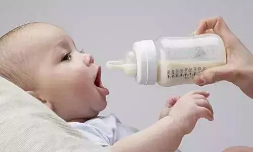 奶粉用多少度水沖調,40-50°或70°?沖錯當心寶寶感染病菌