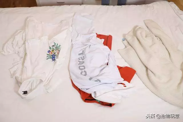家裡衣服多的沒地方放?30年保姆阿姨教你1招,再多衣服也不怕