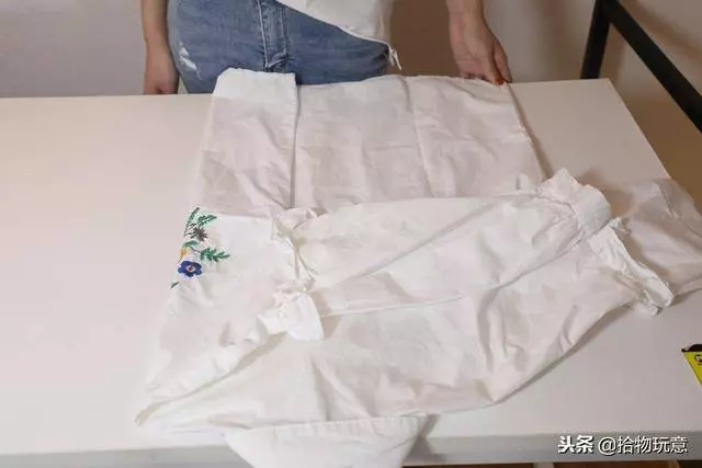 家裡衣服多的沒地方放?30年保姆阿姨教你1招,再多衣服也不怕