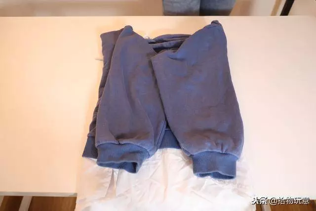 家裡衣服多的沒地方放?30年保姆阿姨教你1招,再多衣服也不怕