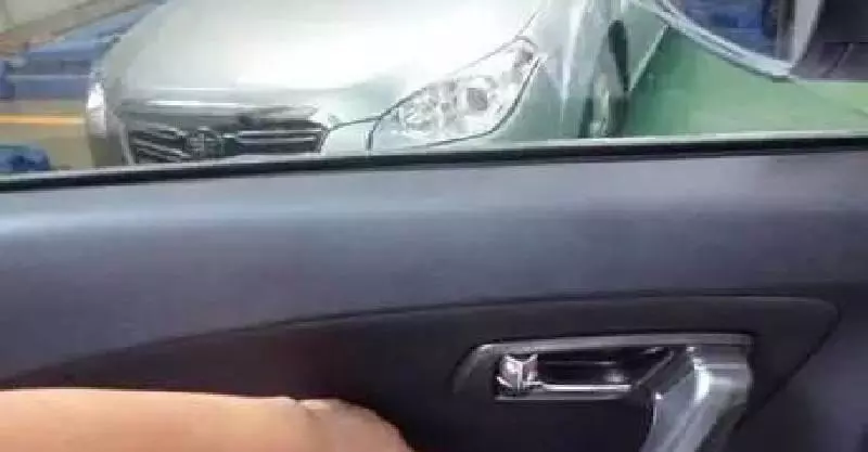 常見車玻璃升降故障,其實不用花1分錢就能修好